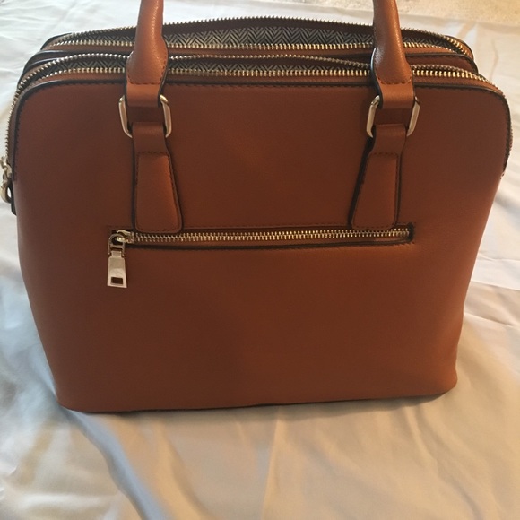 Light brown crossbody with two pockets - Picture 3 of 7